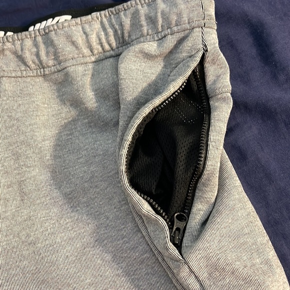 Nike tech fleece shorts - Picture 3 of 4